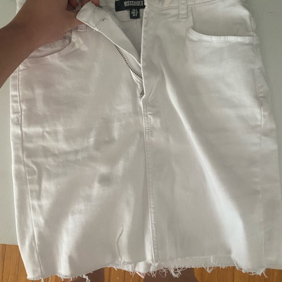 White mini skirt - Picture 2 of 2